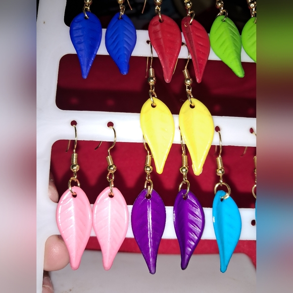 Style to Match Combo of 7 Earring sets - Picture 6 of 6